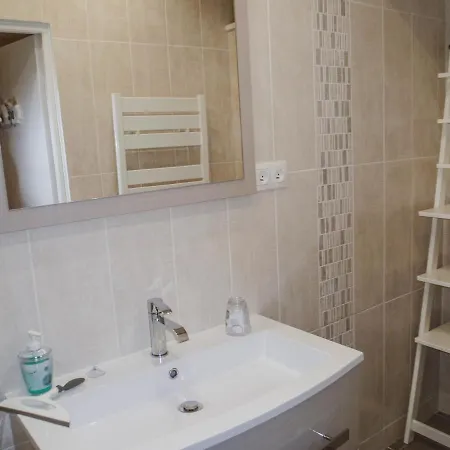 La Laujere D'hotes Romance فندق مبيت وإفطار 3*