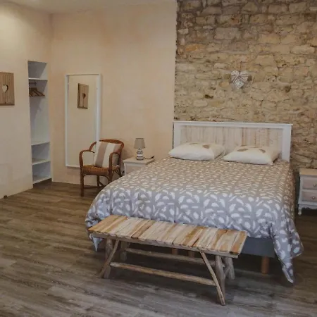 La Laujere D'hotes Romance